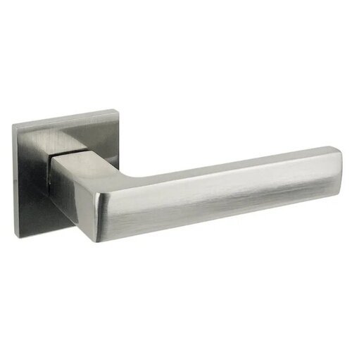 Ручка дверная межкомнатная, на квадратной розетке 'Куббаито', серия SLIM, никель матовый